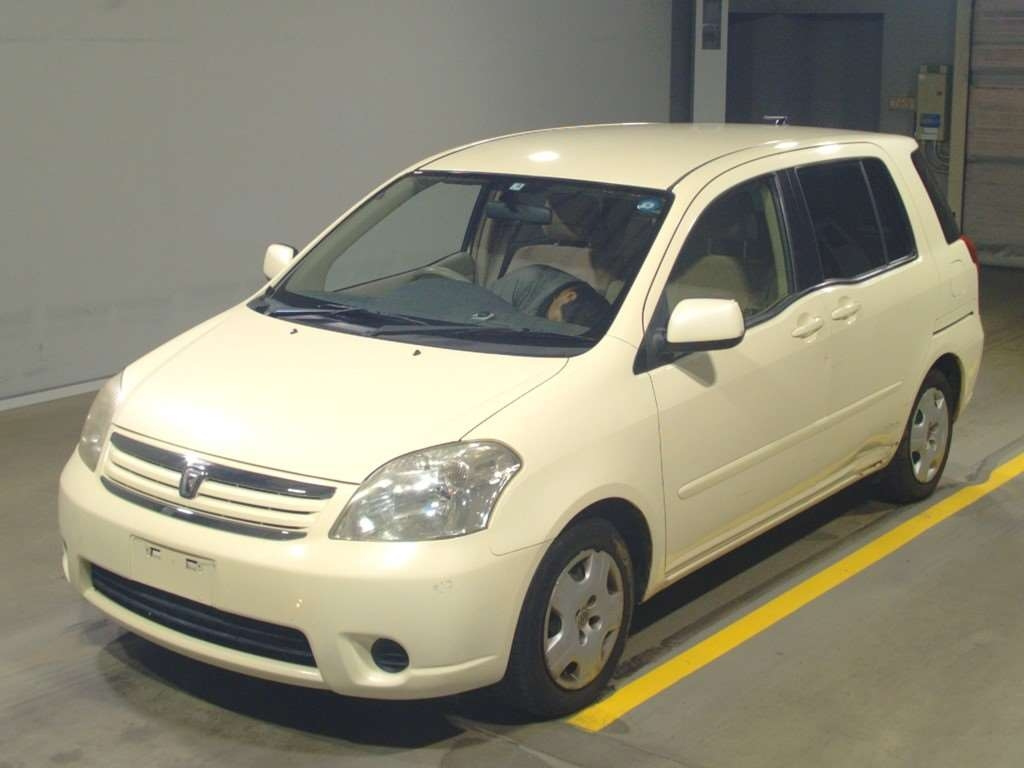 Toyota Raum 2003