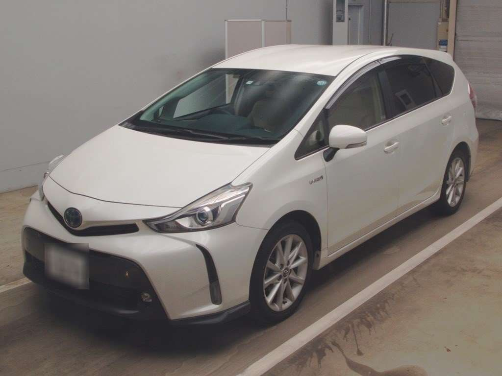 Toyota Prius Alpha 2014