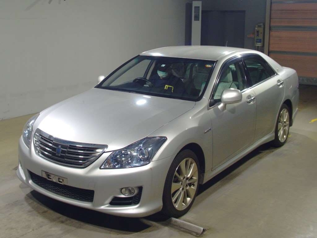 Toyota Crown Royal Saloon 2010