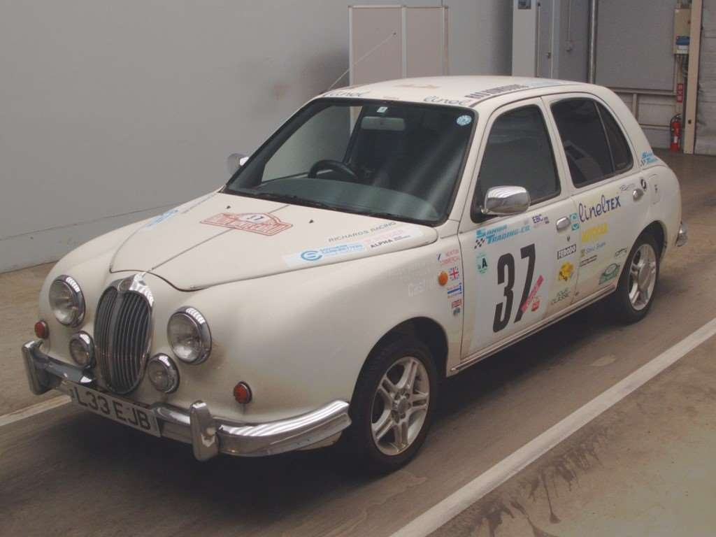 Mitsuoka значок