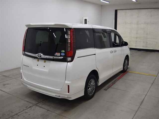 Toyota Noah 2014 zrr85