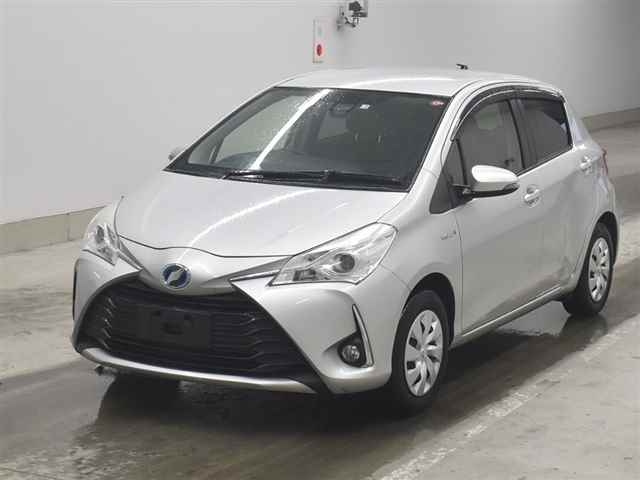 Toyota Vitz 2017 гибрид