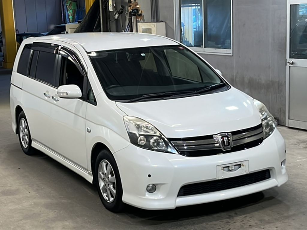 Toyota Isis Platana